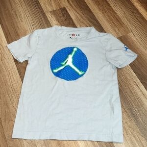 JORDAN  T-shirt size Small (5/6)  Gray & Blue